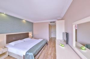 Postel nebo postele na pokoji v ubytování Buyukada Princess Hotel