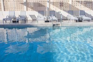Bazén v ubytování BQ Apolo Hotel nebo v jeho okolí