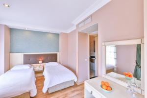 Postel nebo postele na pokoji v ubytování Buyukada Princess Hotel