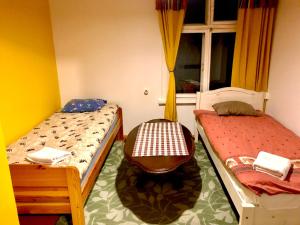 two twin beds in a room with a window at Karske tuba in Tapa