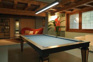 Biliardový stôl v ubytovaní Lazise Boutique Apartment Lago e Relax