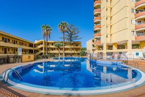 Basen w obiekcie Apartamentos en Torres del Sol lub w pobliżu