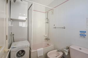 Łazienka w obiekcie Apartamentos en Torres del Sol