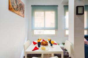 Jedlo v apartmáne alebo blízkom okolí + 14 fotografií