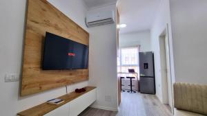 TV/trung tâm giải trí tại Cozy 2br condo Free Parking-WiFi-AC-Dryer