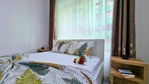 Giường trong phòng chung tại Cozy 2br condo Free Parking-WiFi-AC-Dryer