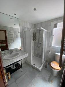 A bathroom at MAGNÍFICO ÁTICO PLENO CENTRO. Terraza 60m. Climatizado, Garaje