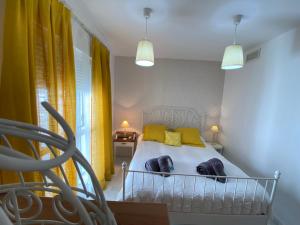 A bed or beds in a room at MAGNÍFICO ÁTICO PLENO CENTRO. Terraza 60m. Climatizado, Garaje
