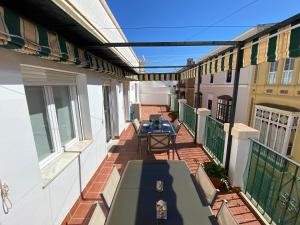 A balcony or terrace at MAGNÍFICO ÁTICO PLENO CENTRO. Terraza 60m. Climatizado, Garaje