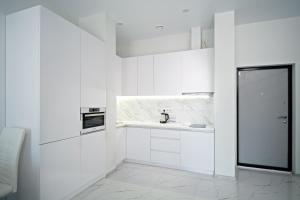 Апартаменты в Аркадии - Arcadia Sky Apartments的厨房或小厨房