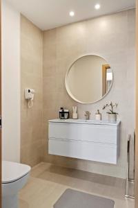 Vonios kambarys apgyvendinimo įstaigoje Rin Luxury Apartments Pool & Spa