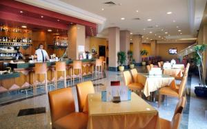 Hotel ViveMar餐厅或其他用餐的地方