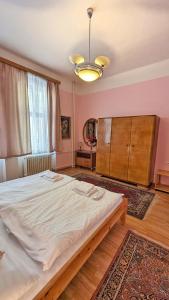Postel nebo postele na pokoji v ubytování Kamil Apartments, Delux, 65 m2