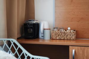 Příslušenství pro přípravu čaje a kávy v ubytování Apartmány KiRi