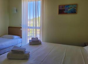 Postel nebo postele na pokoji v ubytování Hotel Restaurant Les Chataigniers