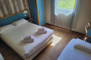 Postel nebo postele na pokoji v ubytování Hotel Restaurant Les Chataigniers
