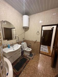 Ένα μπάνιο στο Your cozy apartment "Centro Parkside" in the City center +10 φωτογραφίες