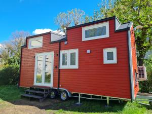a red tiny house on a trailer at Red Tiny House Sopot in Sopot