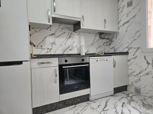 Η κουζίνα ή μικρή κουζίνα στο 1A114 Apto moderno en Gijón +25 φωτογραφίες
