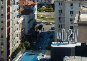 Bazén v ubytování VISION OMONIA, ATHENS nebo v jeho okolí