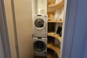 a washing machine and a washer in a small room at Garibaldi's House in Conegliano