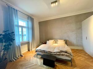 a bedroom with a bed and a large window at Exklusive Wohnung im Herzen von Göppingen in Göppingen