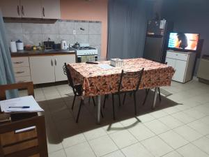 O bucătărie sau chicinetă la Departamento barrio Loma +5 fotografii