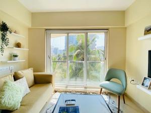 Χώρος καθιστικού στο 18 A, Khar West by Connekt Homes