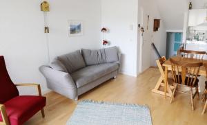 a living room with a couch and a table at Ferienwohnung Auch am Berg, Todtnauberg, Feldberg in Ennerbach