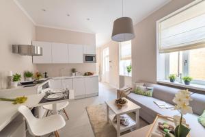 A kitchen or kitchenette at H75 Apartments Kosice Centre