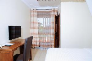 TV a/nebo společenská místnost v ubytování kadaali guesthouse + 10 fotografií