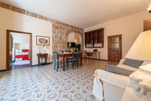 a living room with a couch and a table at Burantì Guest House in Alghero