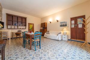 a living room with a bed and a table at Burantì Guest House in Alghero +40 photos