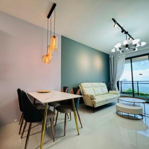 Posezení v ubytování Seaview 3B2R Cozy 10pax Forest City Near Tuas