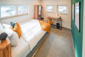 Säng eller sängar i ett rum på Coworking und Seminarhaus in Diessen am Ammersee
