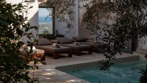 Бассейн в La Sommità Relais & Chateaux или поблизости