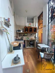 Η κουζίνα ή μικρή κουζίνα στο Economica y centrica habitación