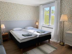 a bedroom with a bed with two towels on it at Pensionat Grisslehamn in Grisslehamn