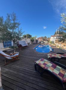 Bazén v ubytování VILLA MIAMI nebo v jeho okolí