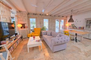 Et tv og/eller underholdning på Peremere Alacati Otel