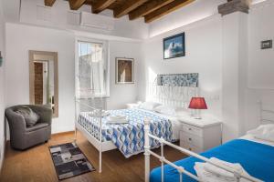 a bedroom with a bed and a chair at Arcadia in Verona