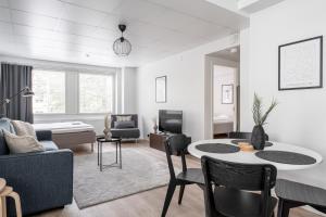 Zona d'estar a 2ndhomes Tampere "Tammerinpuisto" Apartment