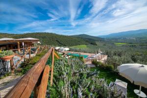 Villa mit Bergblick in der Unterkunft Le Terrazze di Cancellara in Foligno