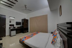 Postel nebo postele na pokoji v ubytování Hotel Exotica Suites Near AIIMS
