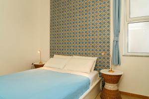A bed or beds in a room at Casa Relax Mondello