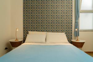 A bed or beds in a room at Casa Relax Mondello