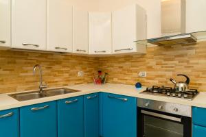 A kitchen or kitchenette at Casa Relax Mondello