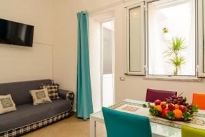 A television and/or entertainment centre at Casa Relax Mondello