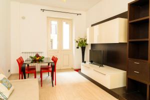 A television and/or entertainment centre at Casa Relax Mondello