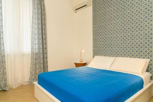 A bed or beds in a room at Casa Relax Mondello